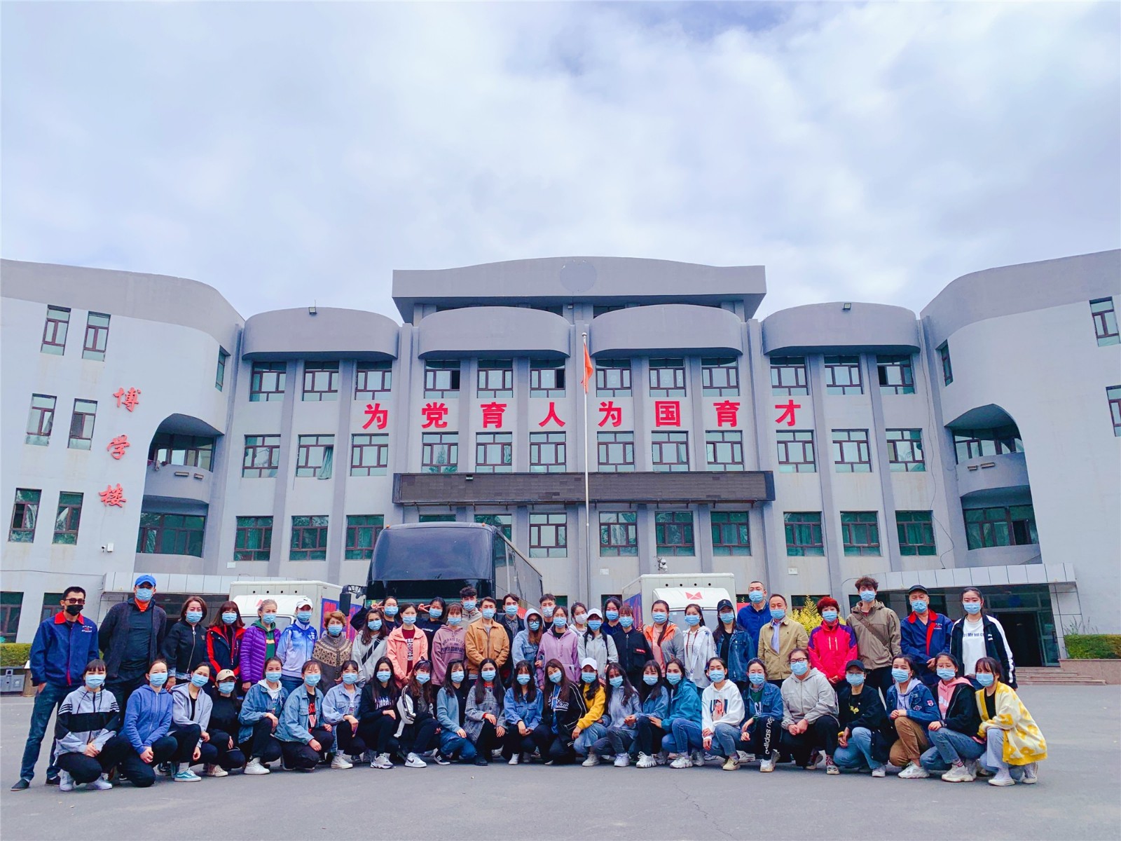 亚心校区,我们来啦_图片新闻_学校新闻_新闻中心_新疆