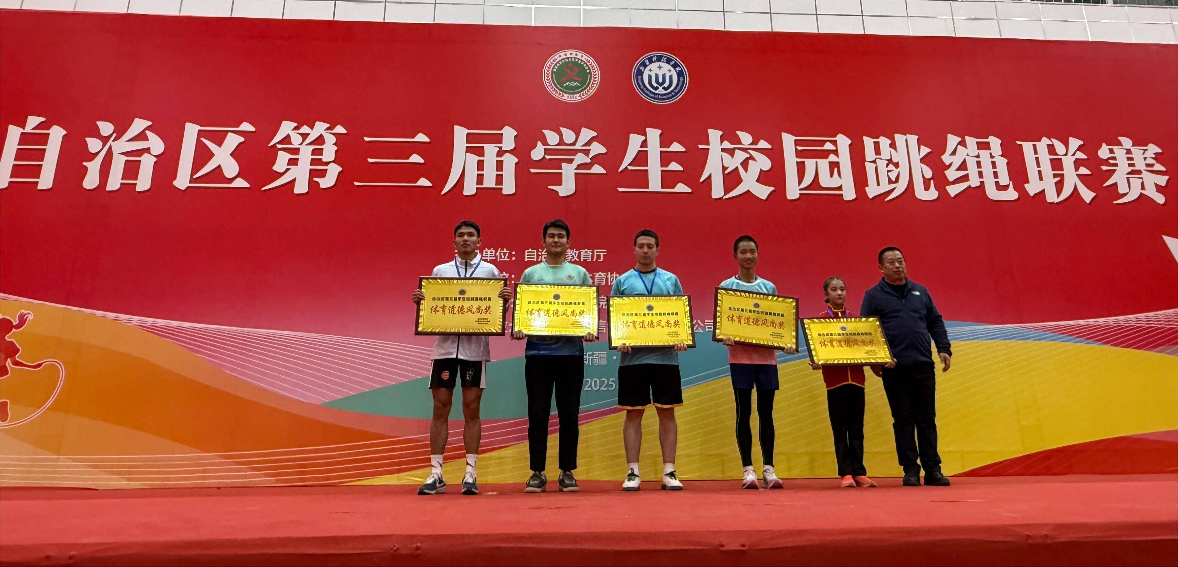 07e8705e2b.jpg 07e8705e2b.jpg