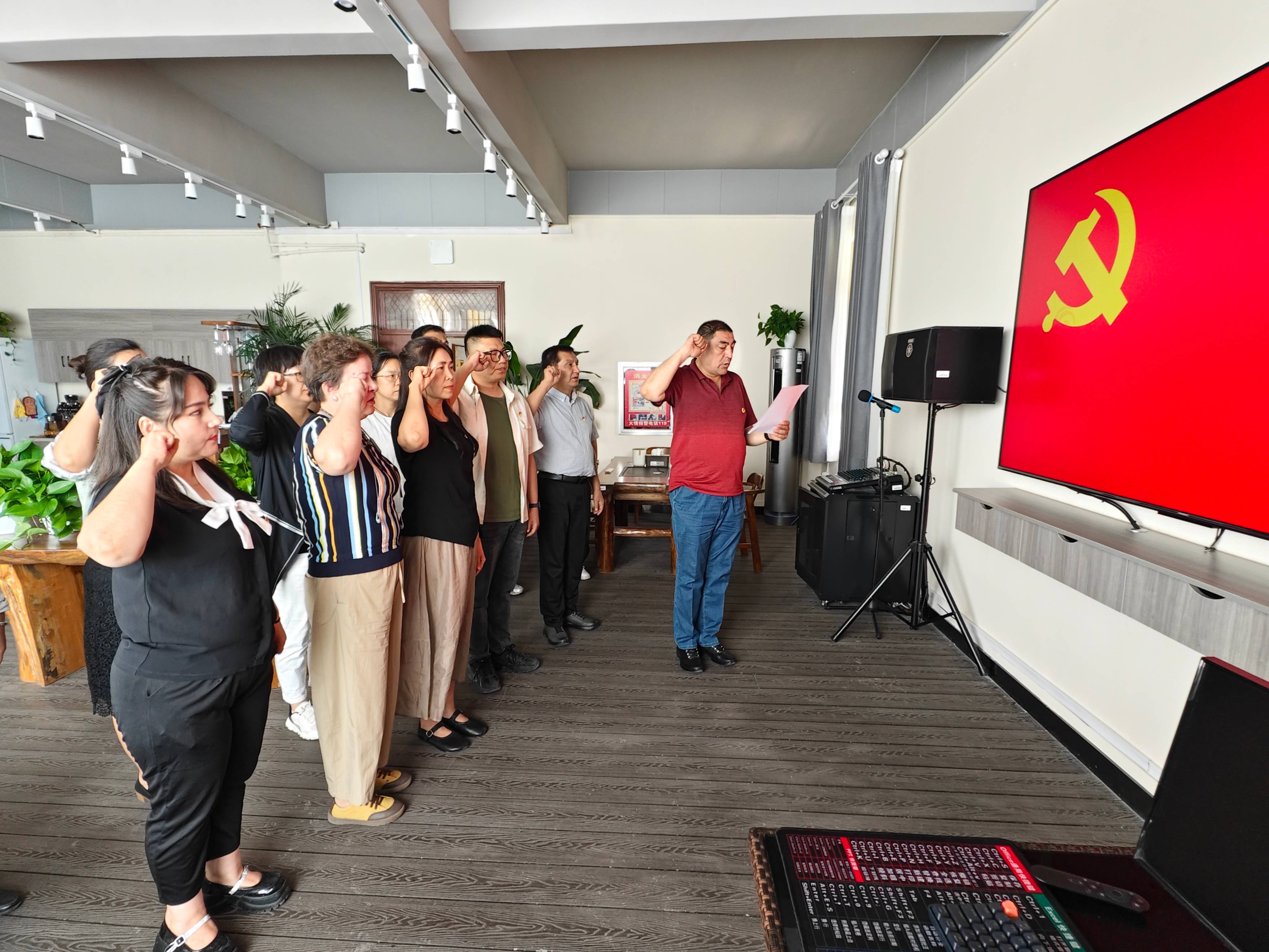 6b44de3f51.jpg 6b44de3f51.jpg