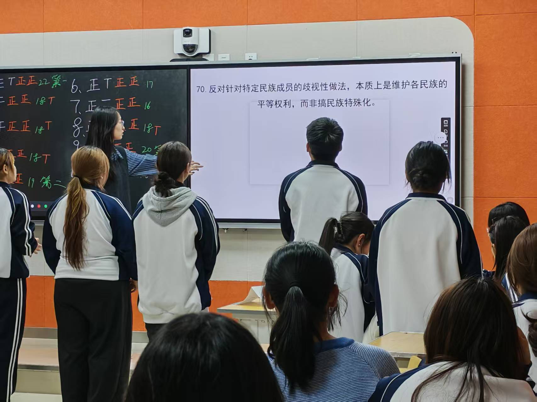 f4228de59d.jpg f4228de59d.jpg