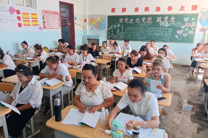 炎热的天气也难挡学员们的学习热情，大家不畏艰辛，不惧酷暑，积极到位参训。_副本.jpg